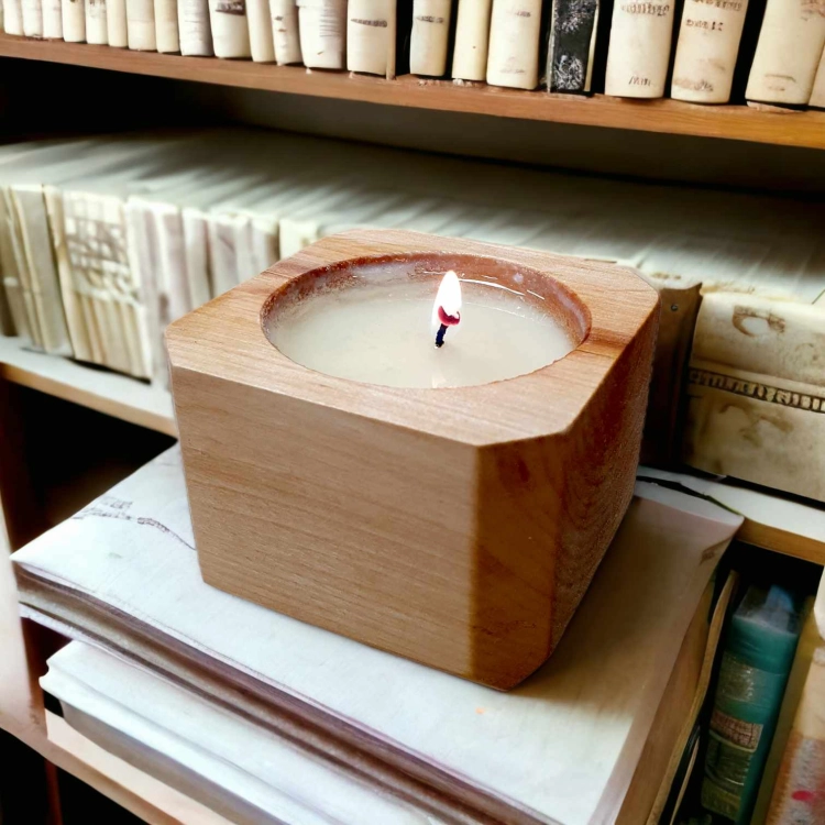 WOOD MOOD - Drzewo Sandałowe - ŚWIECA W DREWNIE